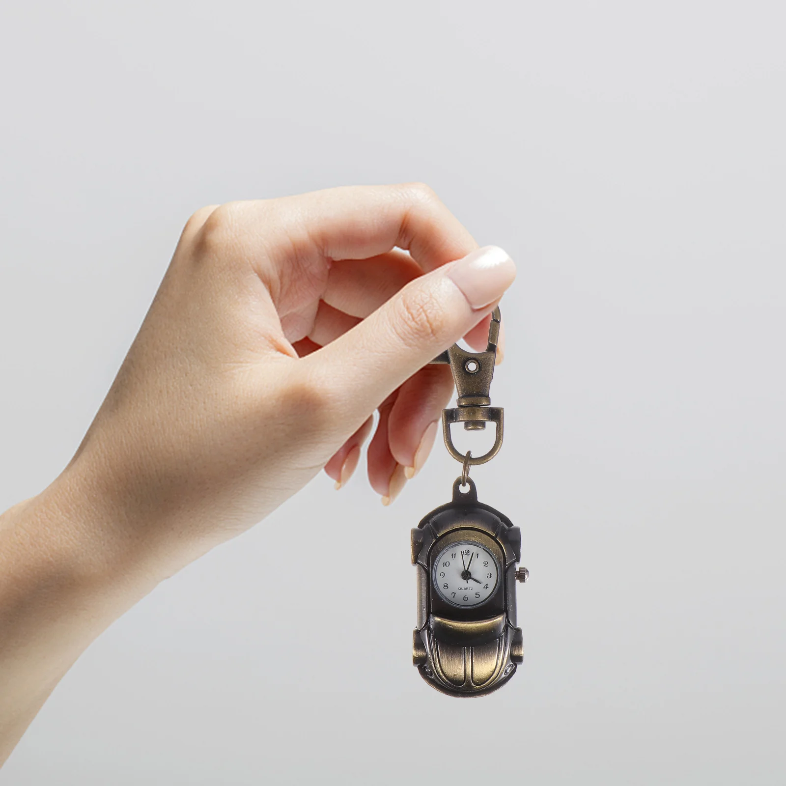 

1pc Car Shape Pocket Watch Retro Vintage Style Creative Automobile Design For Clothes Decorative Watch Gift Accessory