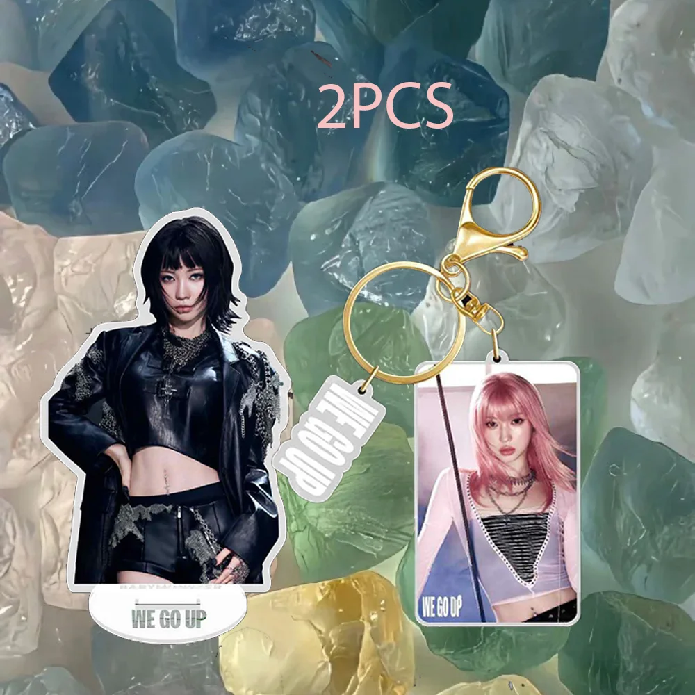 KPOP BABYMONSTER نحن نذهب 2 قطعة/المجموعة سلسلة مفاتيح مصنوعة من الأكريليك الدائمة الشكل عالية الجودة على ظهره كيرينغ مكتب الديكور ASA RUKA الهدايا