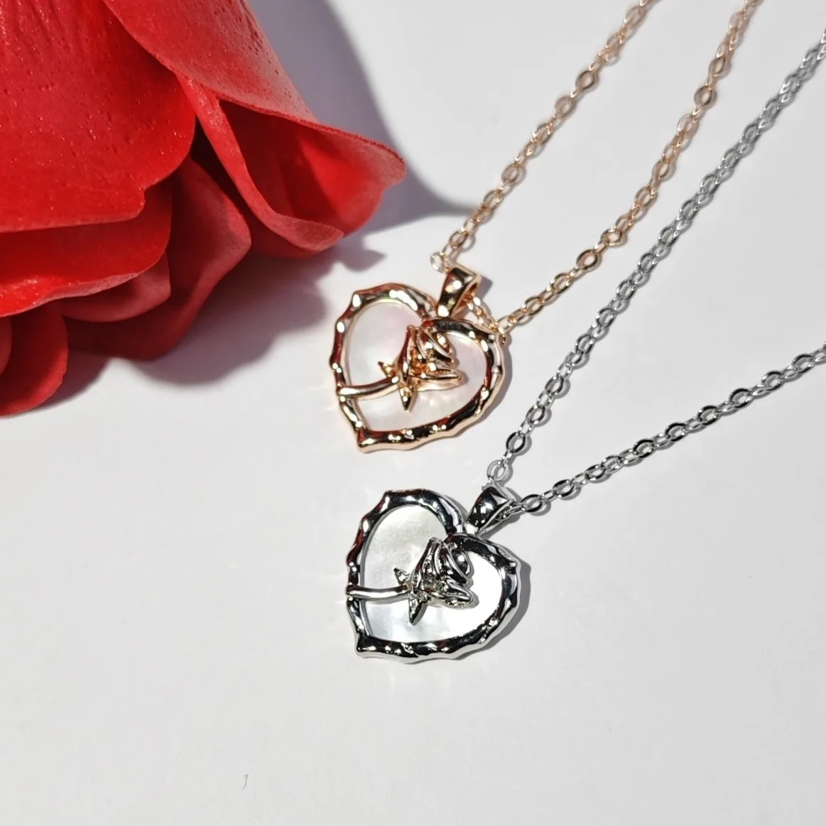 

French Retro Rose Shellfish Necklace Women's Niche Design Light Luxury High-end Necklace