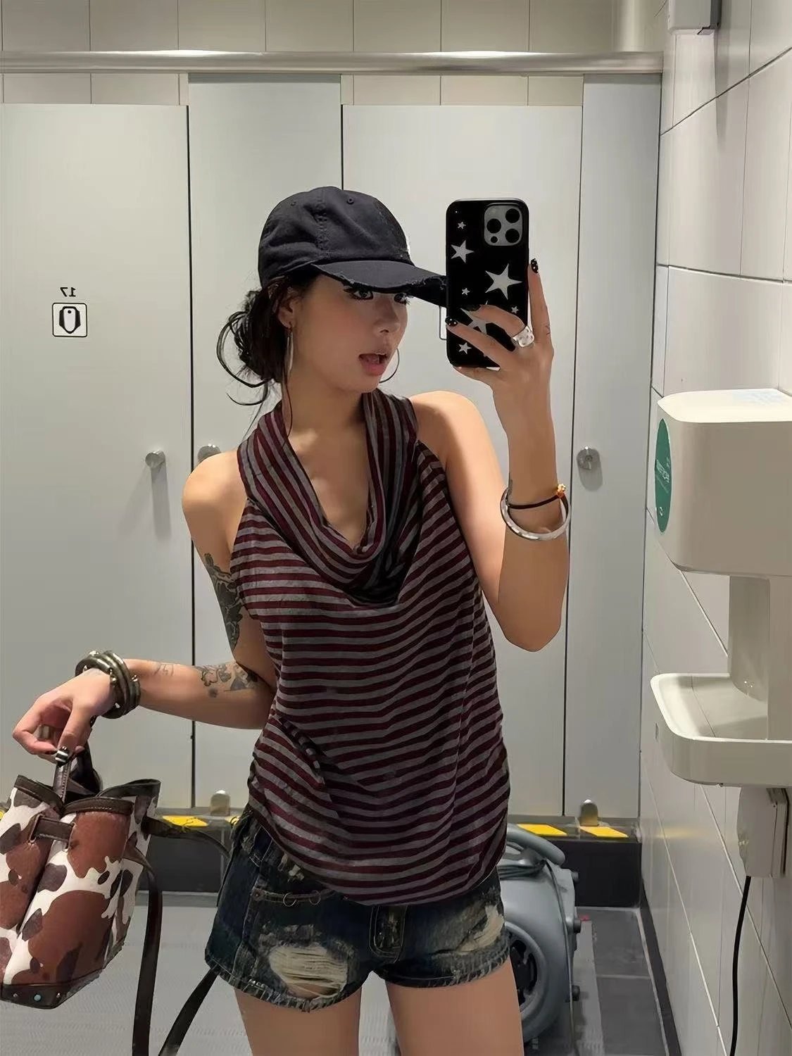 เสื้อวินเทจญี่ปุ่นแขนกุดสำหรับผู้หญิง สไตล์ Y2K เสื้อยืดเข้ารูปสำหรับใส่ไปทะเล เสื้อยืดวินเทจ เสื้อคลุมสไตล์เรโทรสำหรับงานปาร์ตี้ แฟชั่นเกาหลีสำหรับฤดูร้อน