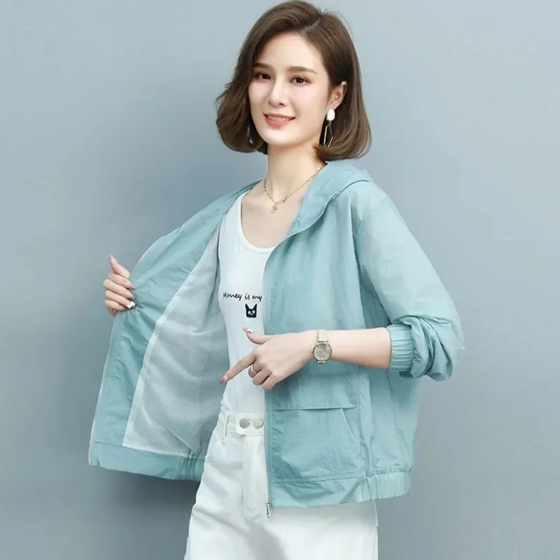 Sunscreen Jacket Women's Summer New Middle-Aged Mother Sports Thin Outwear Fashion Breathable Sun-Protective Clothing Coat