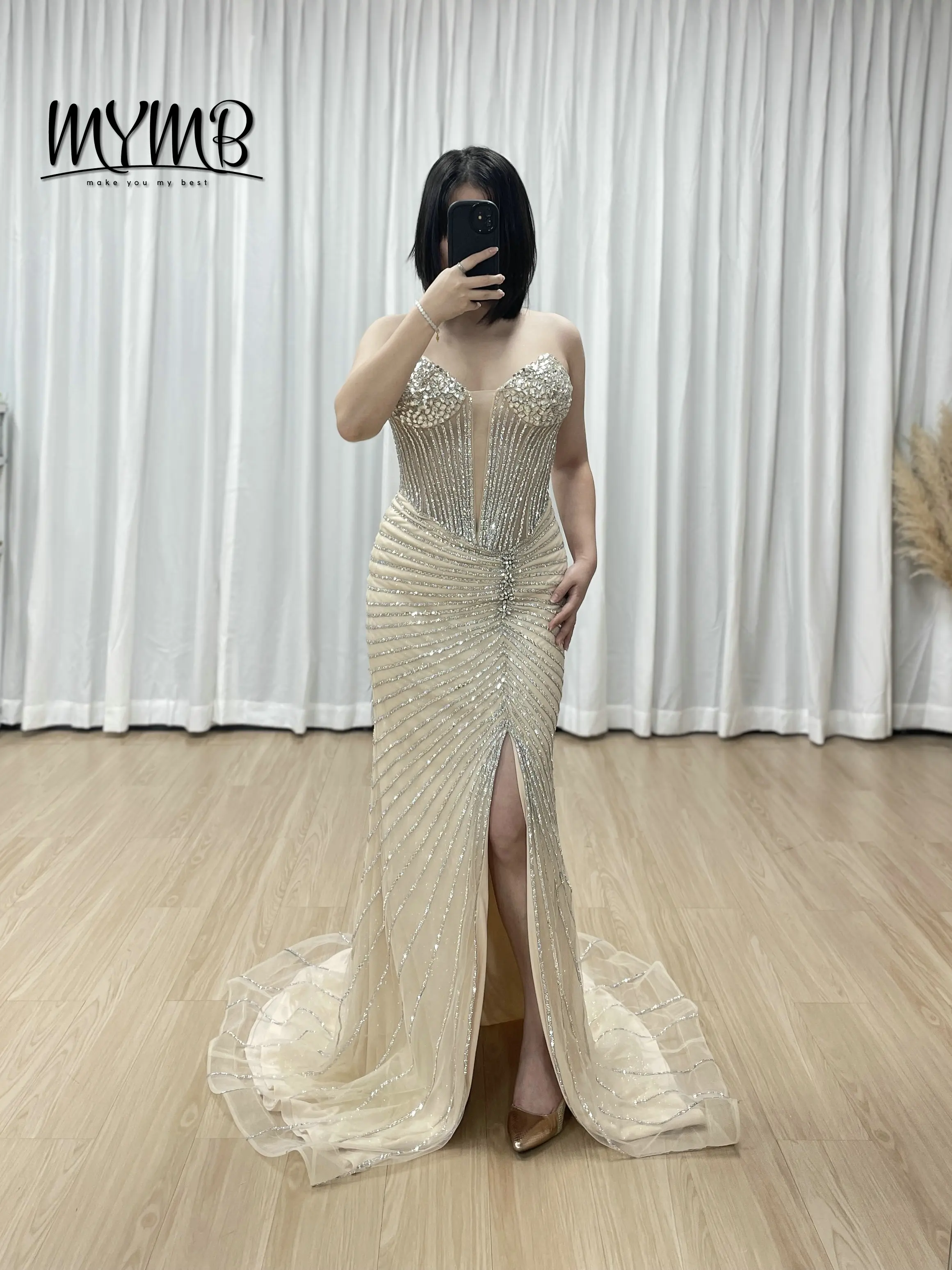 

MYMB Graceful Champagne Fishtail Gowns Adorned With Rhinestones Front Leg Slit Fitted Bodice Perfect for Formal Events MC20096