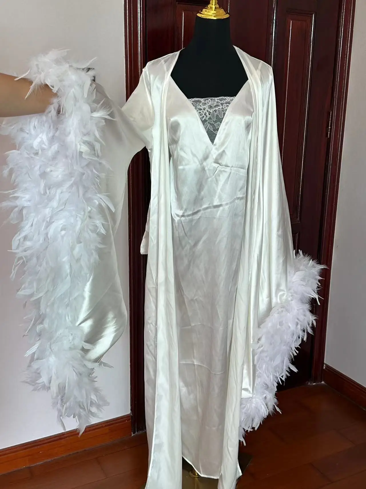 

Floor Length White Boudoir Feather Wedding Maxi Dressing Gown Robes Set Bride Hen Party Dress Stain Silk Lingerie 2pcs Sets