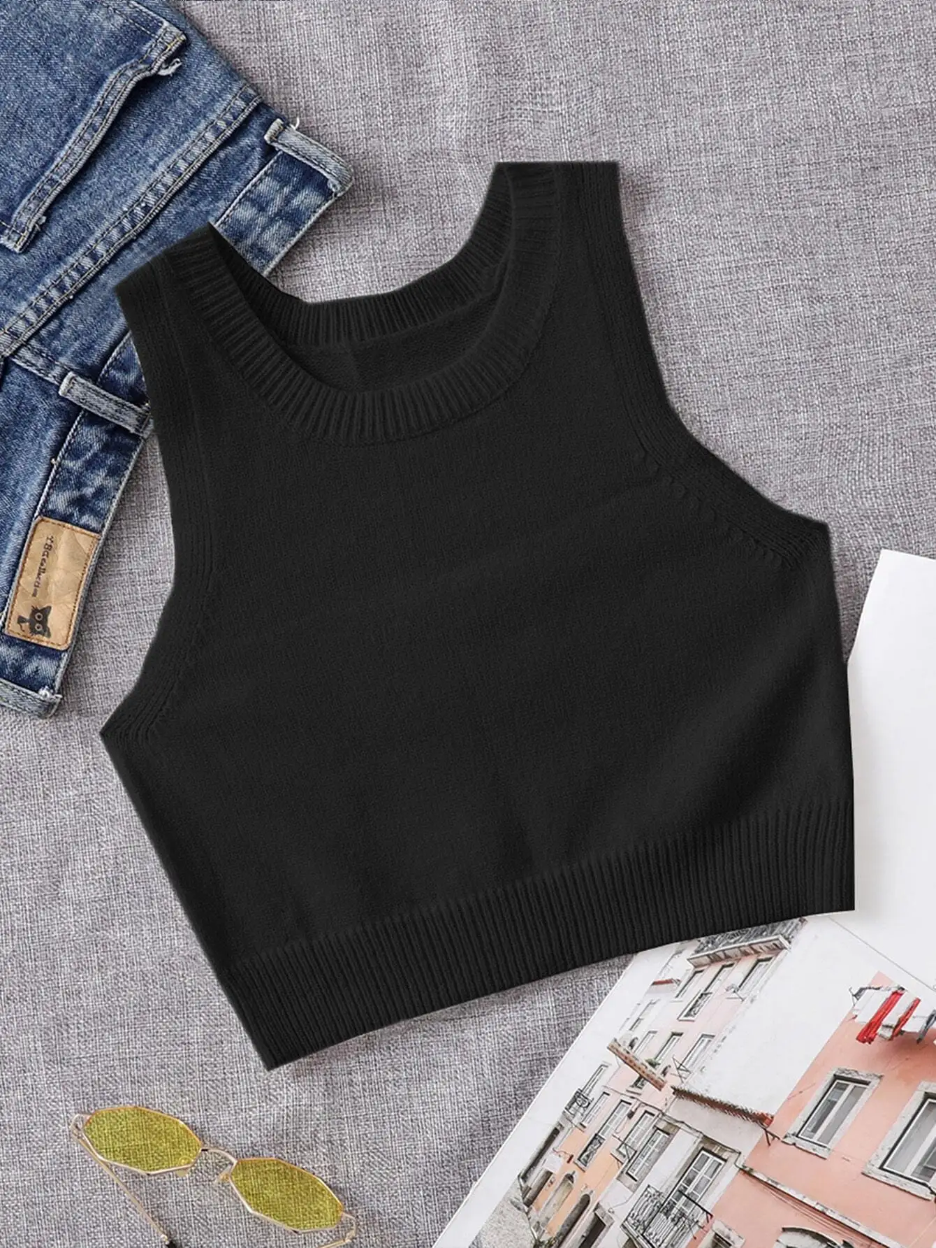 

Women's Black Solid Sleeveless Crew Neck Knit Sweater Vest for Casual Daily Wear