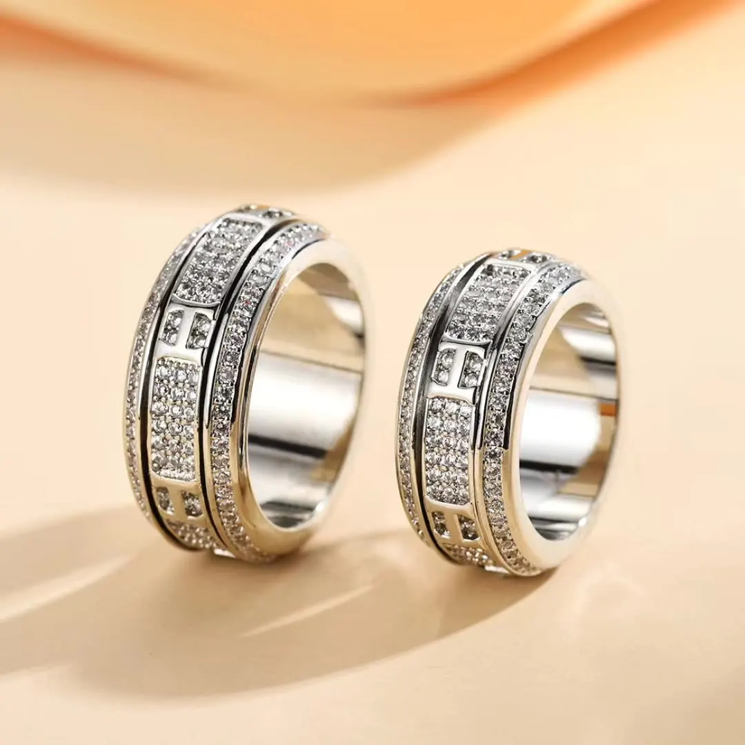 

Trendy Fortune-Spinning Ring - New Fashion Statement