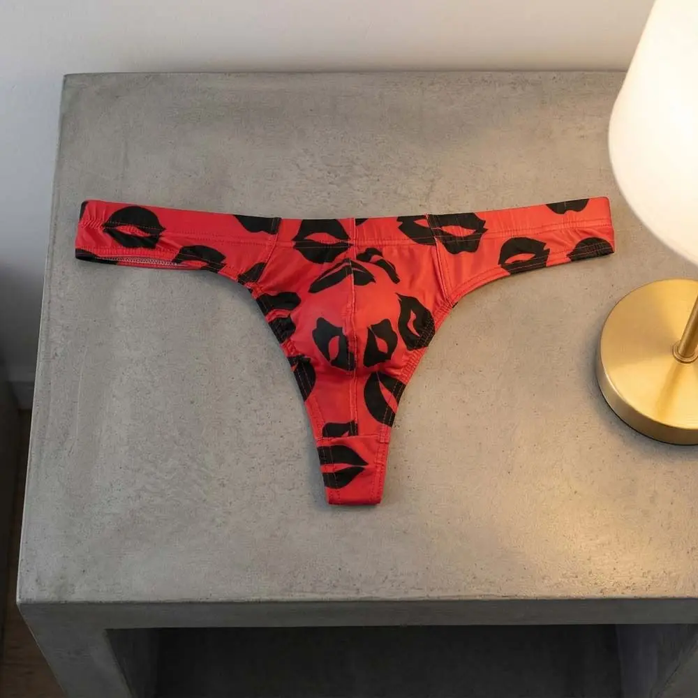 Breathable Ice Silk Men Lip Pattern Thongs with Mouth Print Low Waisted Male Briefs T-back Red Lip Underpants Men