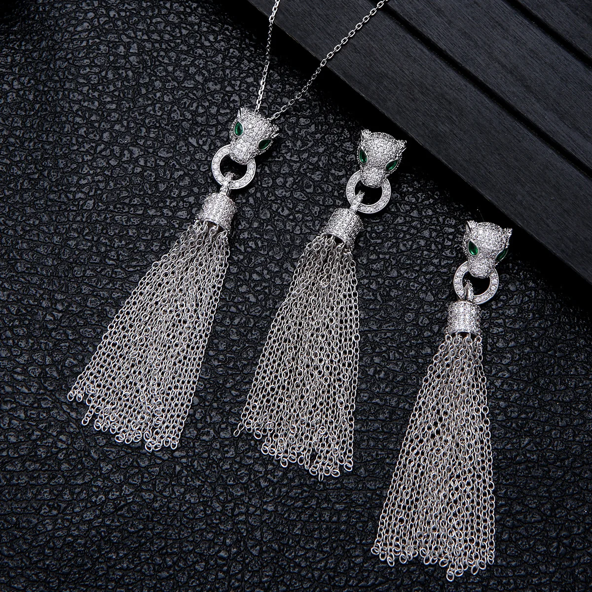 Fashion Luxury Full zircon 2 Pcs Necklace Earrings Set for Women Tassel Leopard Head Pendant Wedding Bridal Elegant Set Gift