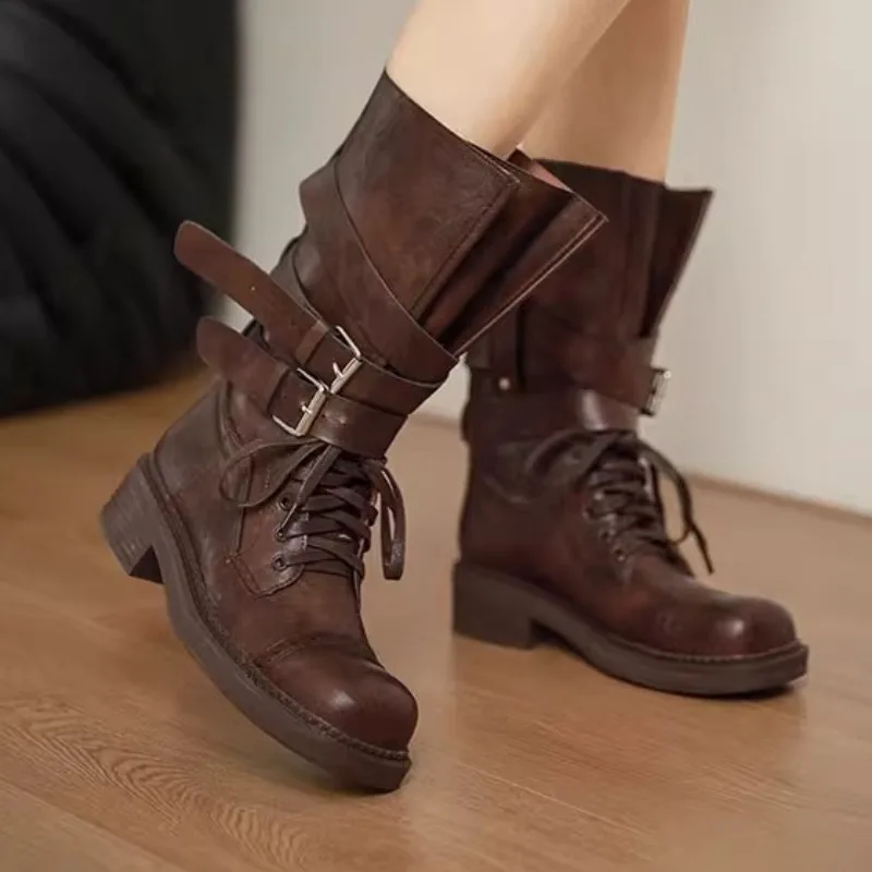 

Women Motorcycle Boots Feature Buckle Straps Lace Up Design Chunky Heels Retro Leather Leather High Quality Ladies Autumn Shoes