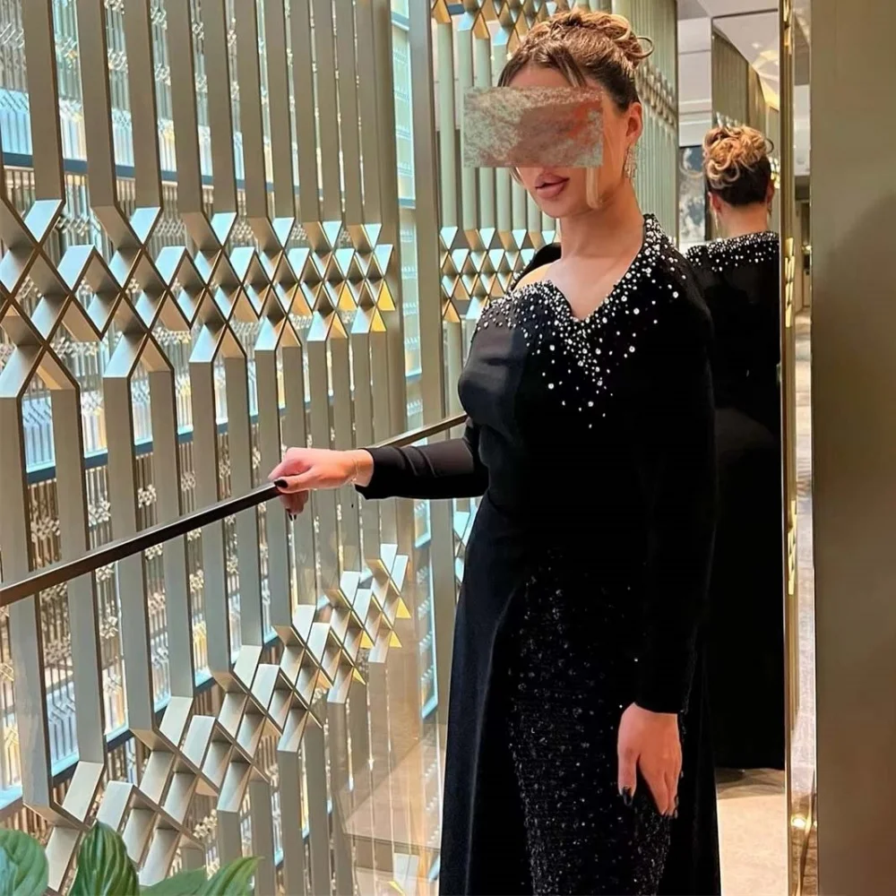 Maßgeschneidertes, exquisites, mit Perlen verziertes Abendkleid mit Reißverschluss, bezauberndes, trägerloses Pailletten-Abschlussballkleid, elegantes Rüschen-Partykleid