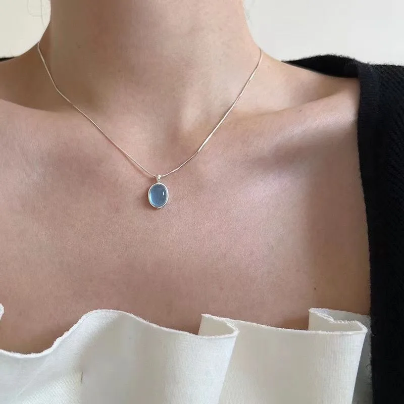 Simple Retro Oval Aquamarine Pendant Necklace For Women Girls Luxury Snake Chain Necklace Fashion Temperament Jewelry Gifts