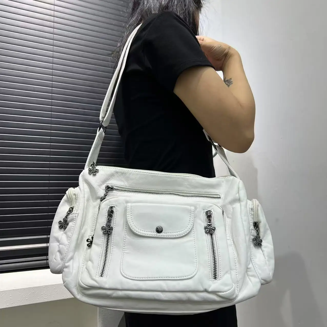 

Ladies' Fashion Y2K Multi Pocket Spicy Girl Shoulder Bag Large Capacity Retro Street Punk Vintage Handbag