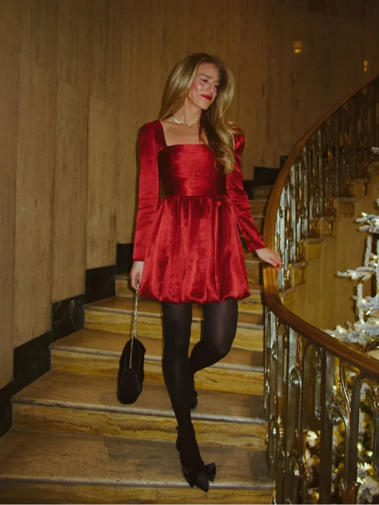 ชุดเดรสสั้นแขนยาวผ้าซาตินสีแดงสำหรับผู้หญิง ดีไซน์หรูหราทรงเอ คอเหลี่ยม เอวสูง แฟชั่นฤดูร้อนปี 2025 ชุดเดรสสำหรับงานปาร์ตี้