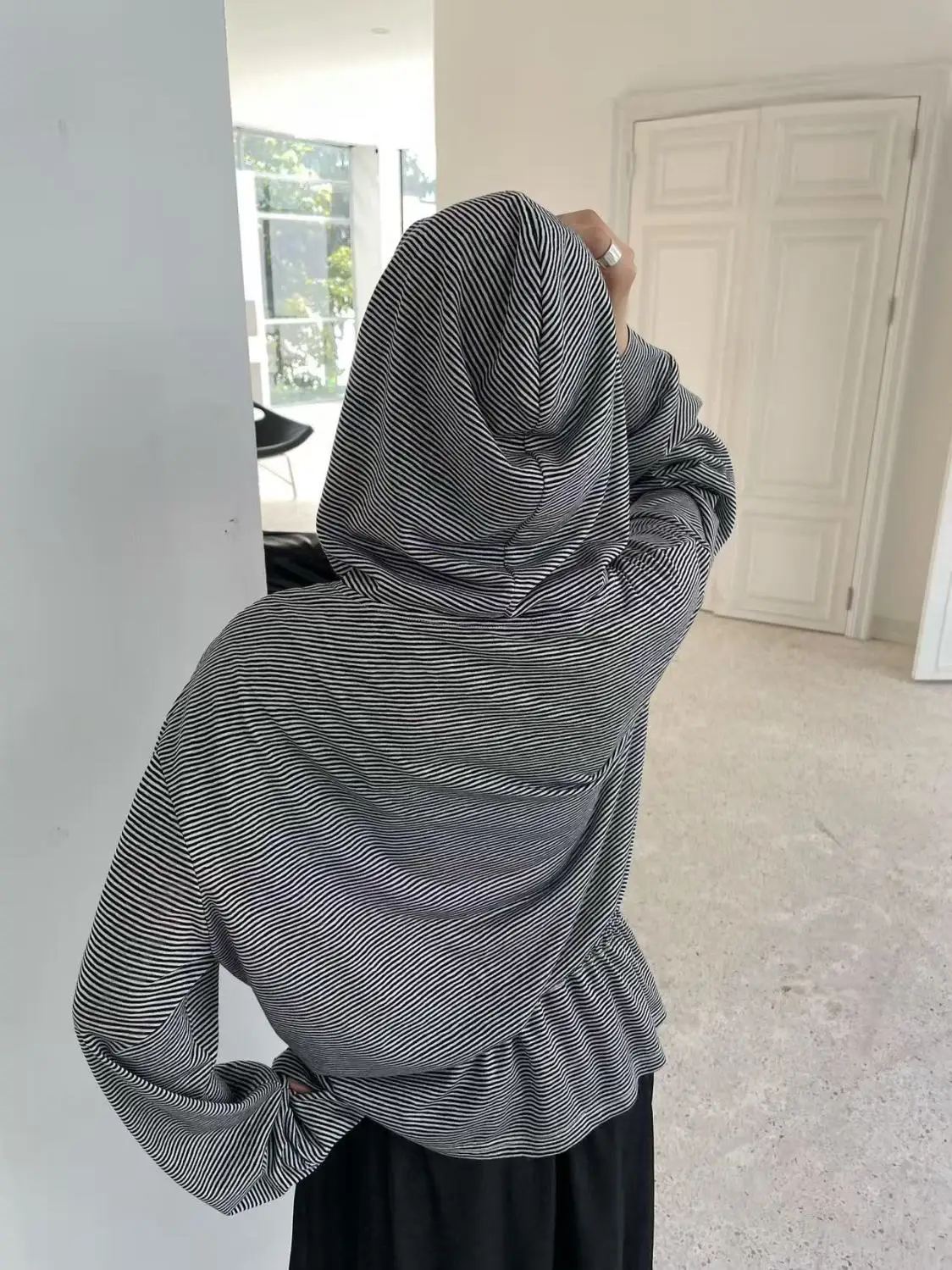 Damska bluza z kapturem w stylu koreańskim, cienka, dzianinowa, w paski, jesienna, elegancka, ze sznurkiem, codzienna, z długim rękawem, dzianinowa góra.