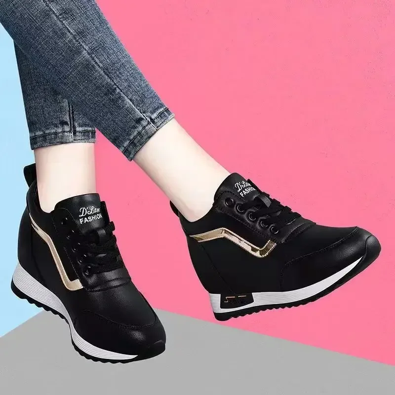 Sapatos de couro de fundo grosso versão coreana para mulheres, salto oculto, calçados esportivos femininos, moda casual, alta qualidade, venda