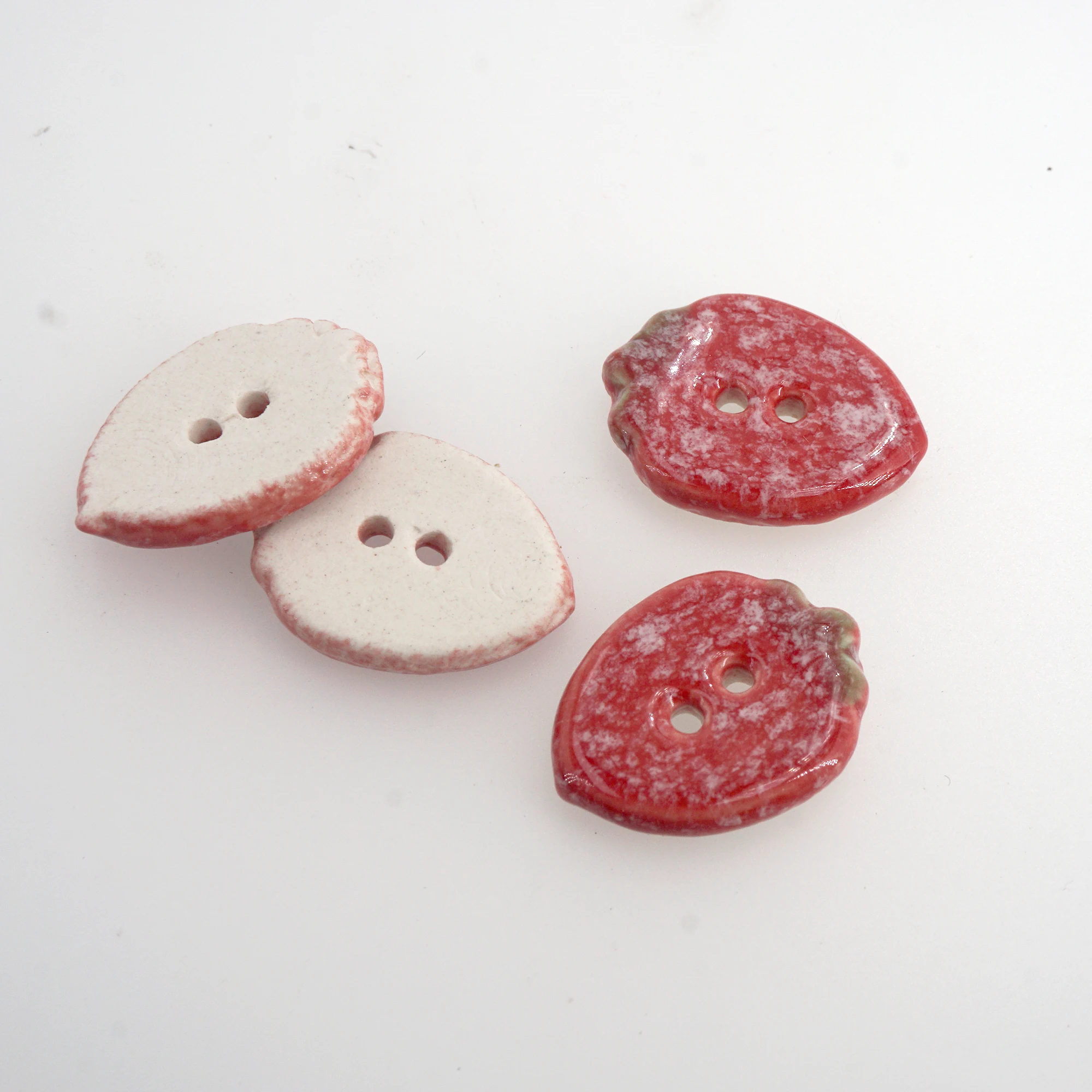 2 قطعة الفراولة السيراميك زر دفتر القصاصات لطيف الزخرفية زر الخياطة الملحقات