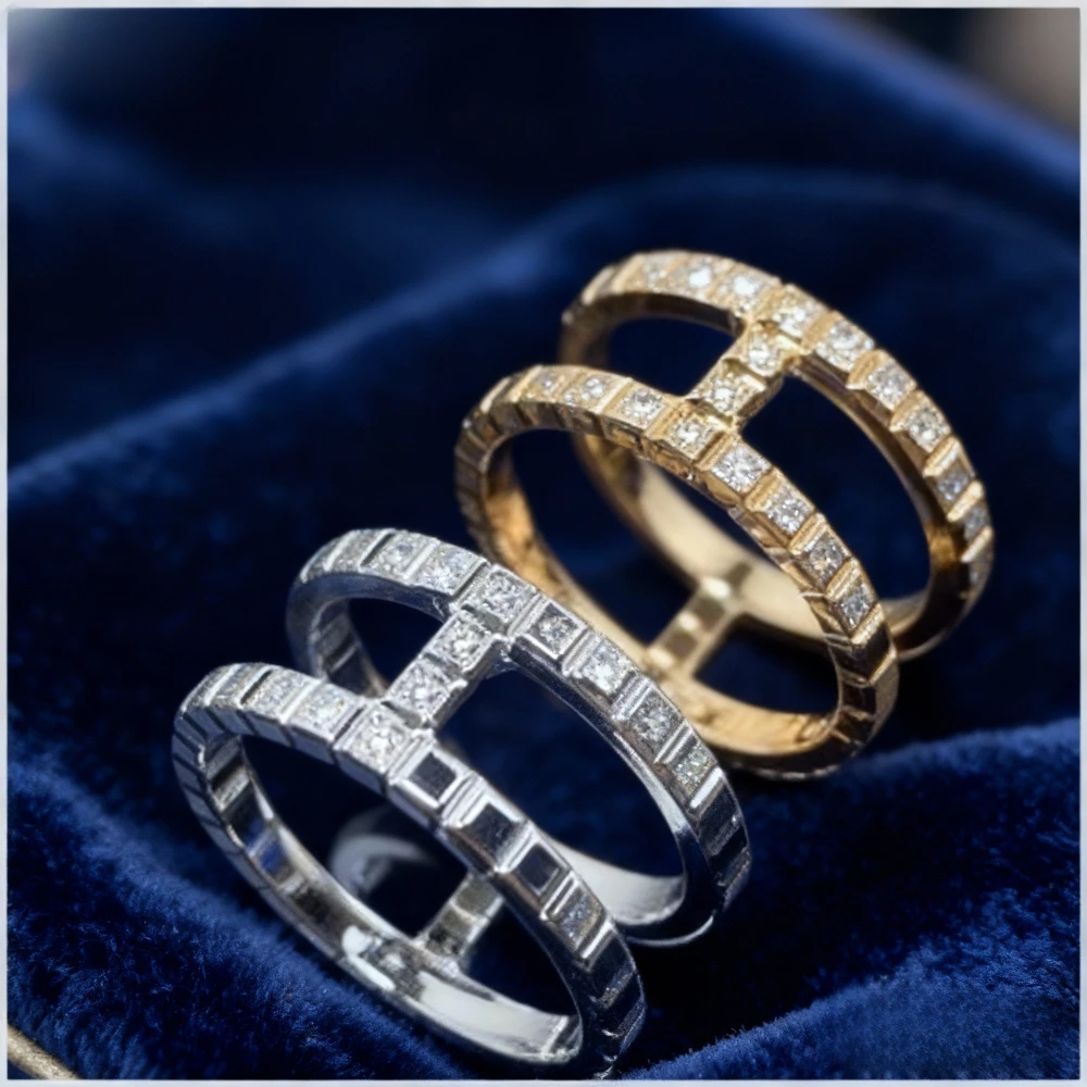 

Модные ювелирные изделия 2025 года. Новое кольцо с цирконом в форме елочки. Кольцо с бриллиантом и льдом, универсальное и привлекательное.