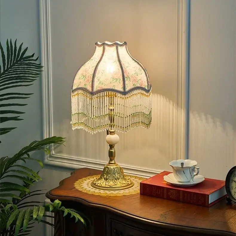 

Винтажная французская настольная лампа с кисточками в стиле ретро с высококачественным американским украшением в гостиной, прикроватной лампой для спальни