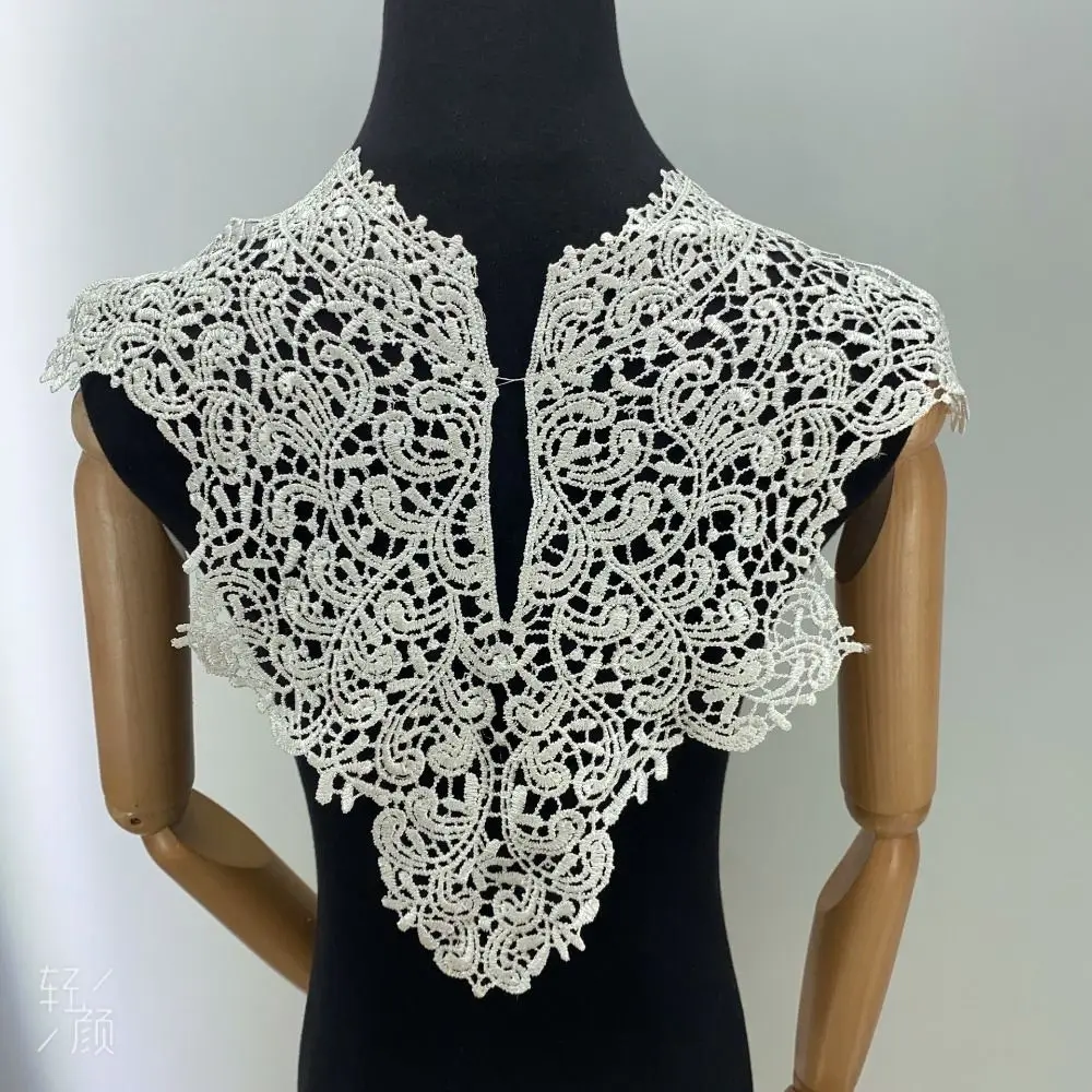 Fiore con colletto cavo in pizzo Cucito fai-da-te Fiore sul petto ricamato Accessori di abbigliamento artigianali Adesivo in tessuto di pizzo Fornitura per banchetti