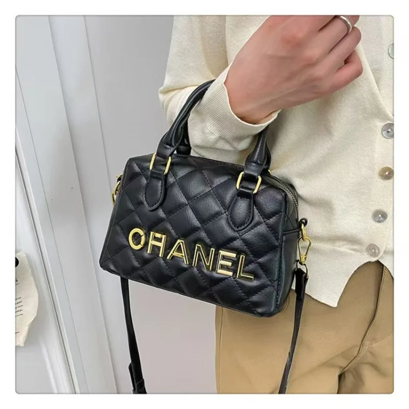

New Arrival Women's Tote Bag Unique Niche Design Stylish Commuter Essential Spacious Capacity Daily Needs Versatile Shoulder Bag