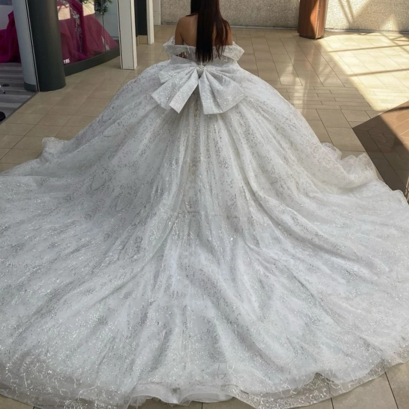 White Glitter Quinceanera Dresses Off Shoulder Ball Gown Sweet 16 Dress Sequin Applique Lace Beading Crystal Bow Tull Party Birt