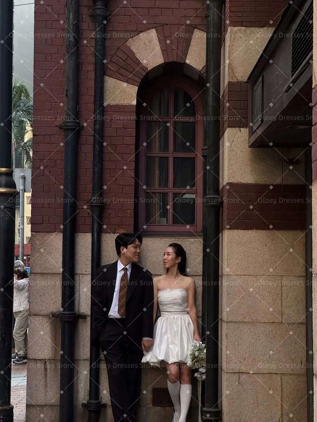 OLOEY Customized Strapless Korean Short Wedding Dresses Photos Shoot Corset Back Bride Dress Taffeta Mini Bridal Gown