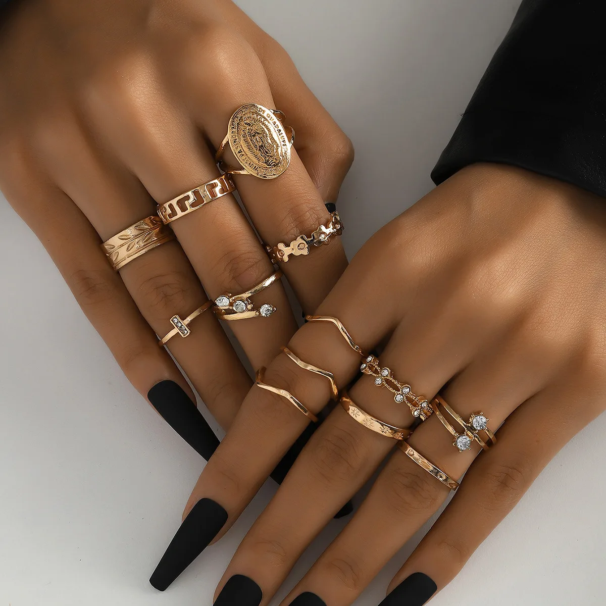 Thirteen-piece set of diamond-encrusted hollow leaves European and American light luxury cold wind women's set ring