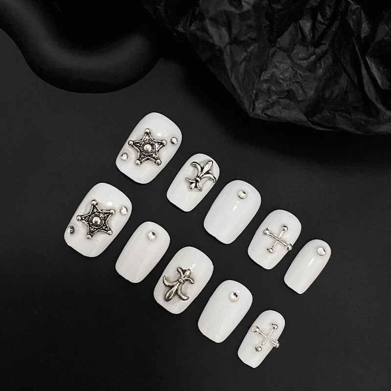 Nail art carré court pressé à la main, beaux faux ongles, croix de diamant blanc simple, adapté aux femmes à utiliser, 10 pièces