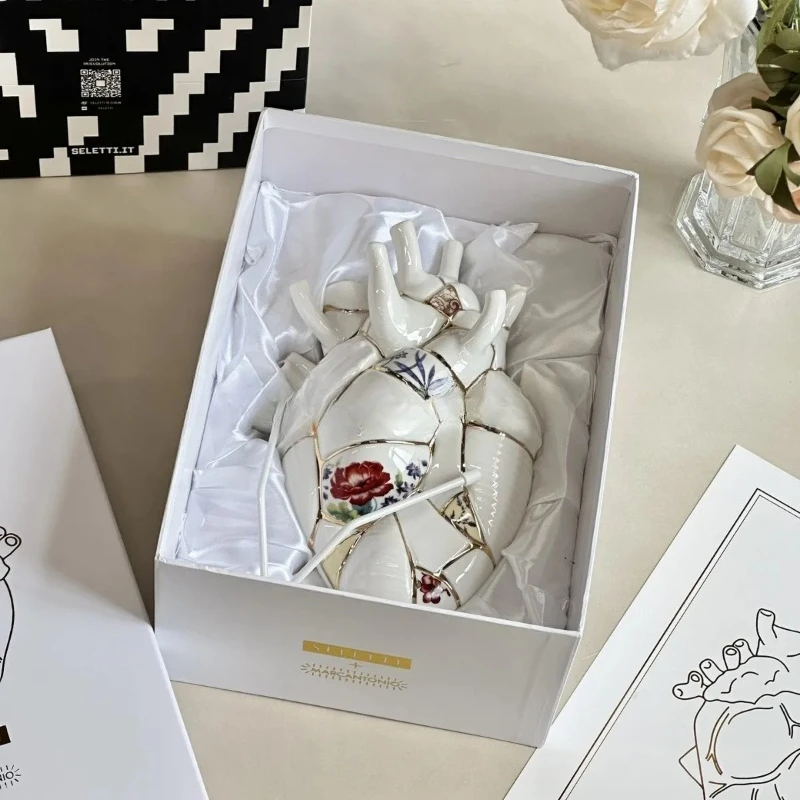 Heart vase ceramic heart vase wall ornament tabletop ornament Valentine's Day white