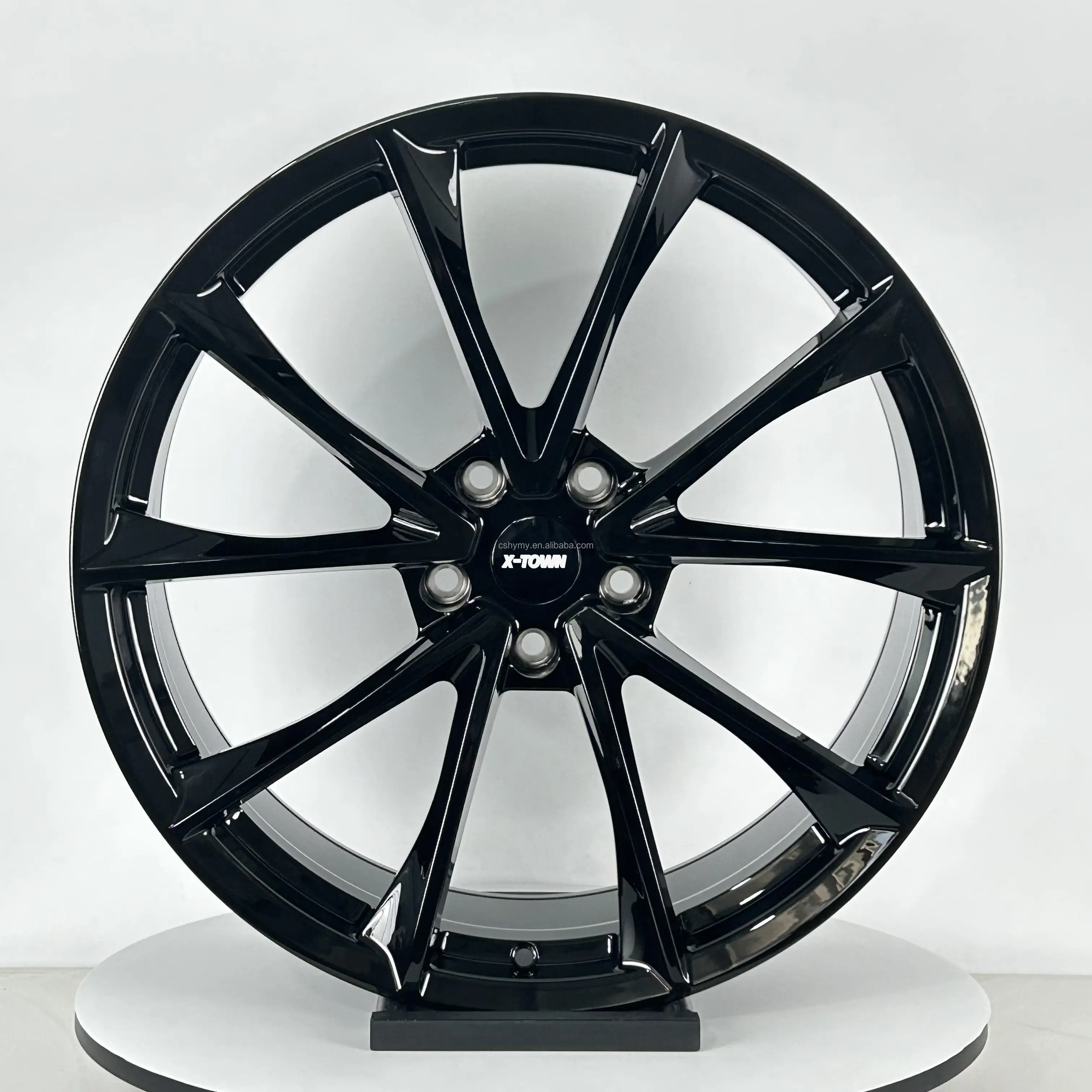 

Кованое 10 000 тонн, 16–24 дюймов, черное фортепиано для передних и задних колес X7, аксессуары для ступицы пассажирского автомобиля