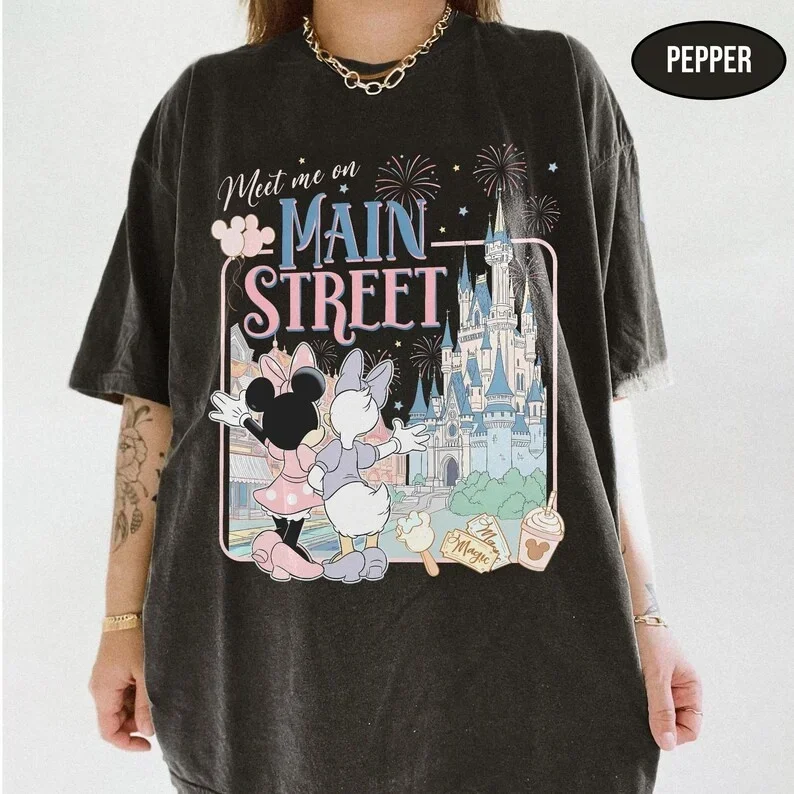 2026 NEW Hot-selling new castle print cotton T-shirt family set. Children/Adult casual short-sleeved shirts.