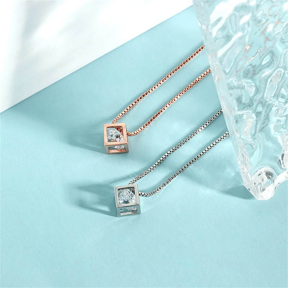 Collane con ciondolo quadrato di design di nicchia Collane con cubo d'amore quadrato vuoto intarsiato in oro rosa con diamanti sciolti Gioielli in acciaio inossidabile