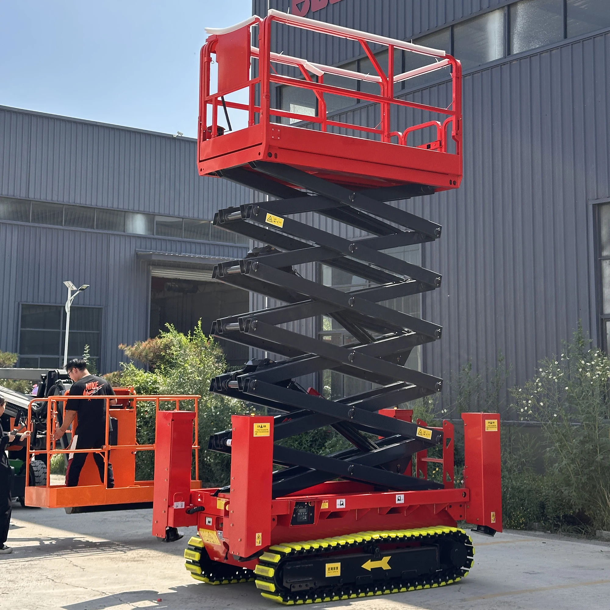 Customized 4-12 Meter Crawler Aerial Work Platform for Rough Terrain, Electric Mobile Scissor Lift with CE Certification