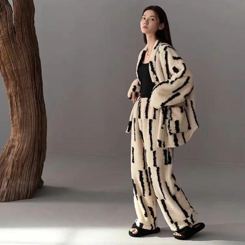 

Новая модель 2025, мужская/женская ночная рубашка с короткими рукавами, коралловый флис на флисовой подкладке и утолщенная коллекция зимы/весны, комплект домашней одежды