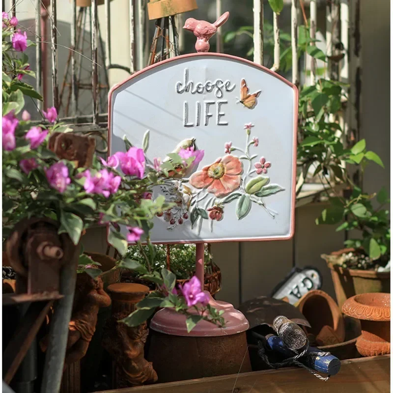 Nordic Courtyard Message Board Metal Pink Standing Plaque Flower and Bird Painting Scene Layout Exquisite and Durable Home Decor