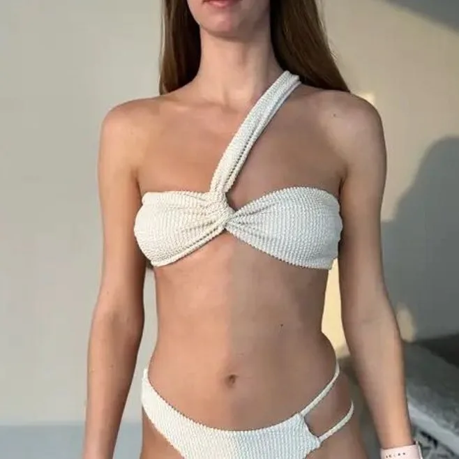 Maillot de bain asymétrique épaule dénudée, blanc, sexy, dos nu, à la mode, nouvelle collection printemps/été 2024