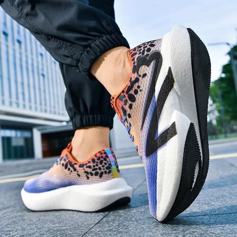 Herren-Freizeitsportschuhe, farbenfrohe Laufschuhe mit Leopardenmuster und Farbverlauf, dicke Sohle, hohe Dämpfung, atmungsaktive Laufschuhe mit feinem Mesh-Material, rutschfest und abriebfest, ideal für Langstreckenläufe, Fitness-Training, tägliche Anlässe und Reisen, trendige Unisex-Schuhe. – Detail 12