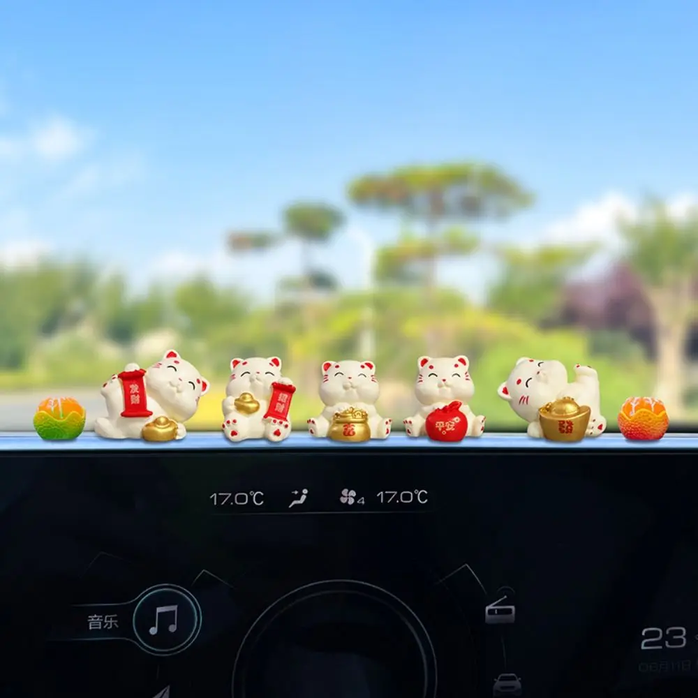 Gifts Japanese Lucky Cat Figurines Creative Cute Car Ornaments Kawaii New Year Wealth Fortune Sculpture Home