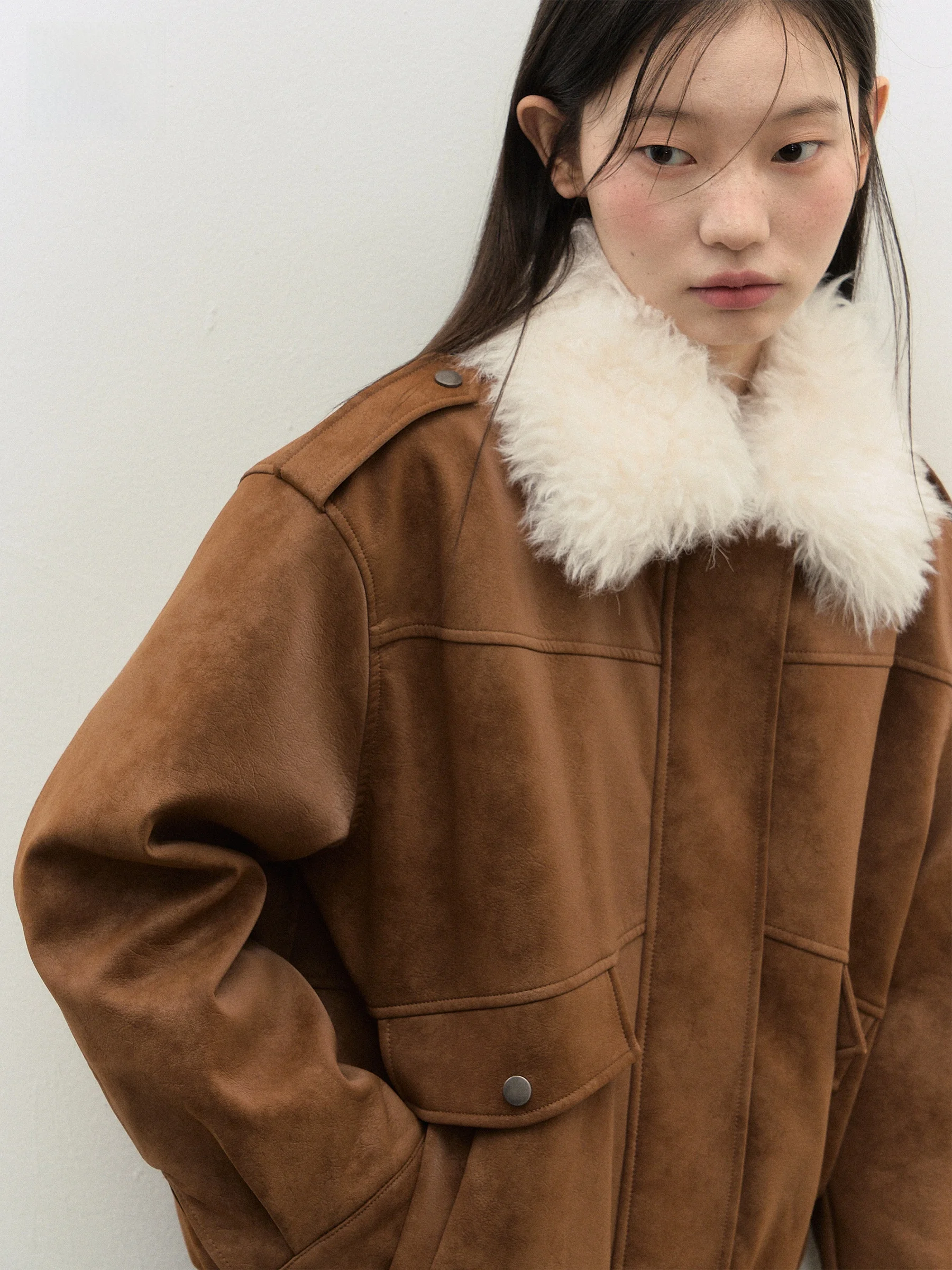 Casaco Feminino Freedom Baren Scenic de Couro de Porco com Gola Destacável em Cor Contrastante, Acolchoado, Quente e Solto com Fechamento em Zíper