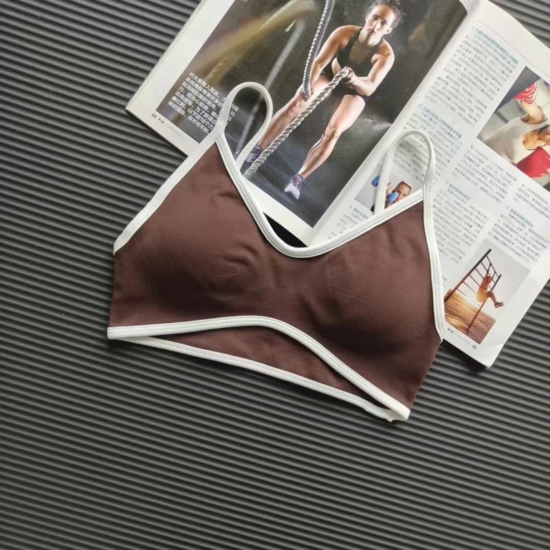 Nahtloser, gerippter Sport-BH für Damen, mit kontrastierenden, dünnen Trägern, ohne Bügel, weiche Unterstützung, atmungsaktives Yoga-Top für das Fitnessstudio und den täglichen Gebrauch. – Detail 9