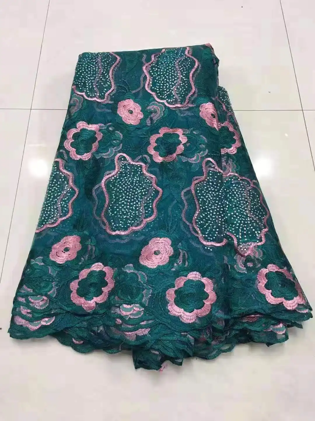 

African Lace Fabric 2018 High Quality Lace 3D Flower Lace Fabric Beautiful Applique Stones Lace For Nigerian Wedding Dress