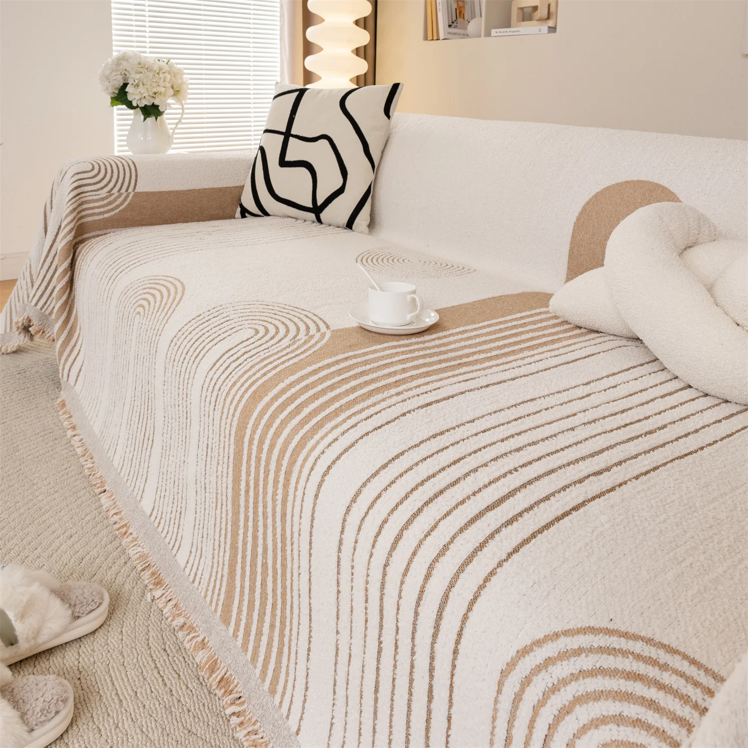Thicken Creamy Arches Geometric Lines Jacquard Plush Sofa Towel With Tassels, Multi-functional Cozy Blanket for Autumn/Winter