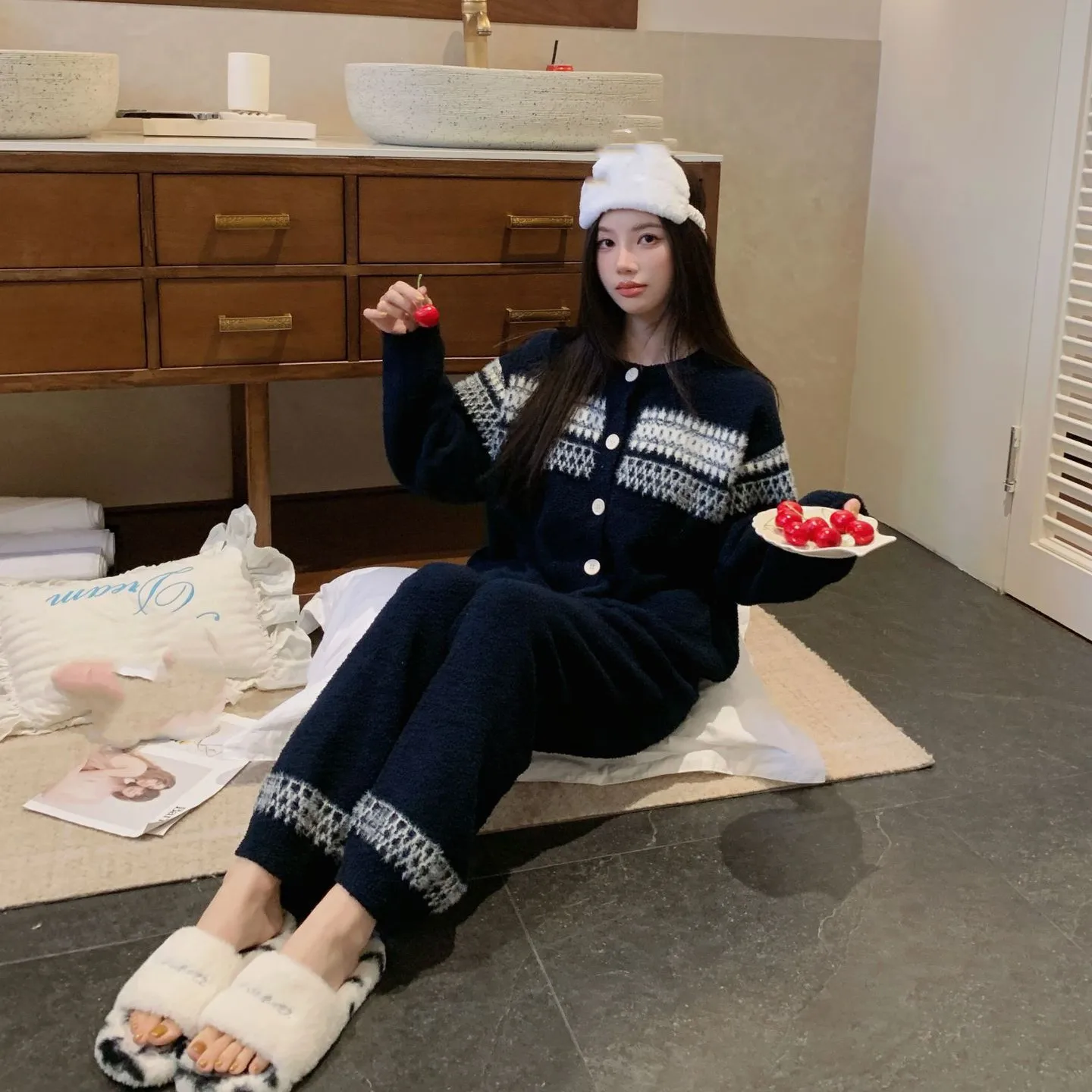 Women Autumn Winter Thick Flannel Fleece Casual Soft Loungewear Set Warm Coral Fleece Pajamas