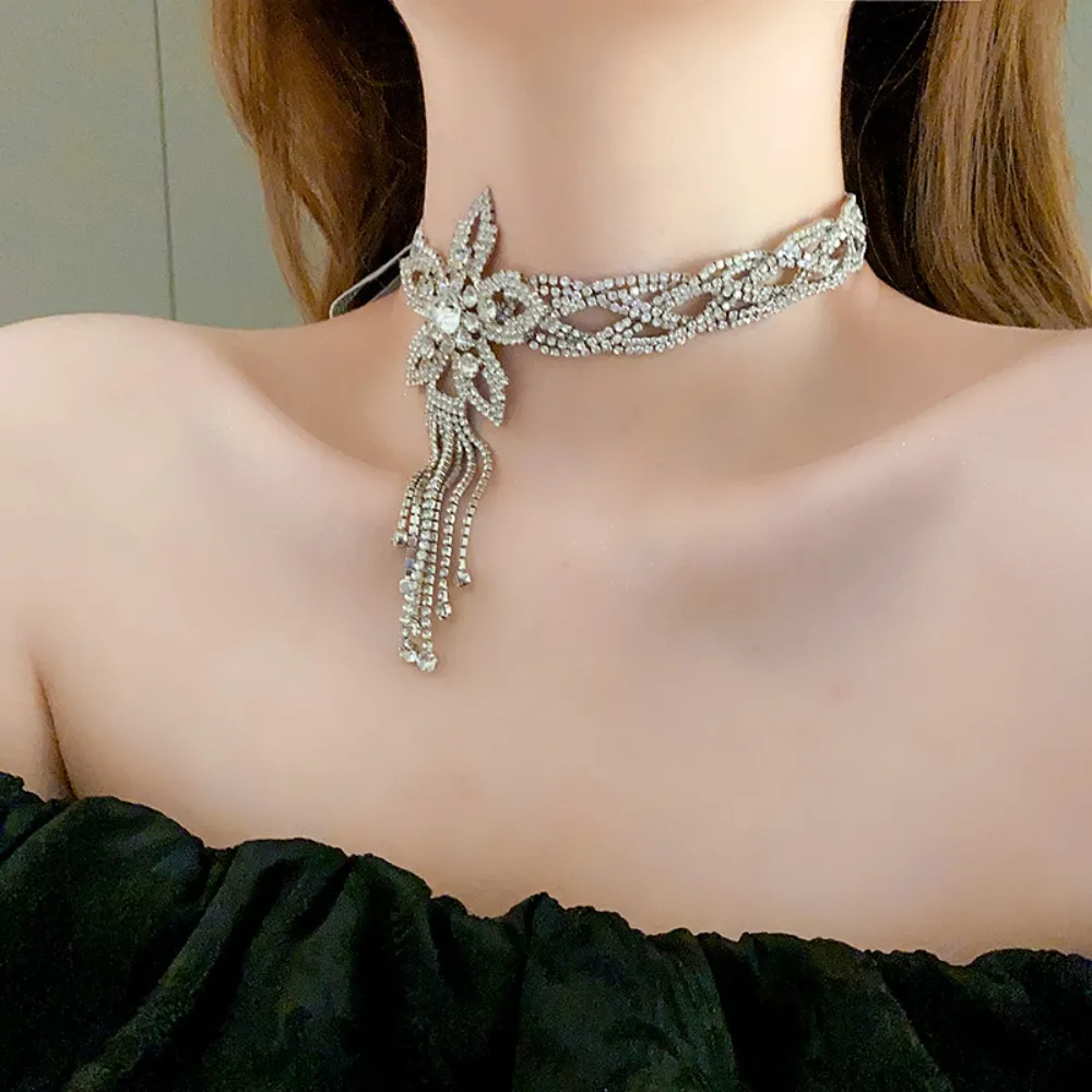 

Charm Shiny Rhinestone Flower Necklace Hollow Elegant Exaggerated Necklace Neck Jewelry Crystal Tassel Lace up Necklace Bride