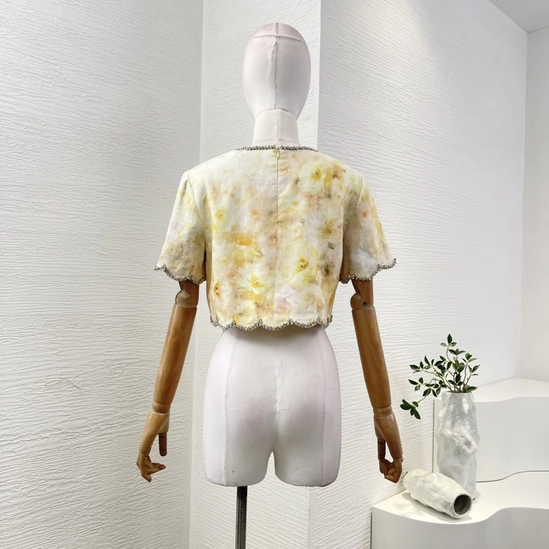 الضوء الأصفر شل حافة الأزهار طباعة الماس قصيرة الأكمام بلوزة قمم وتنورة مجموعة 2025 تصميم جديد الربيع