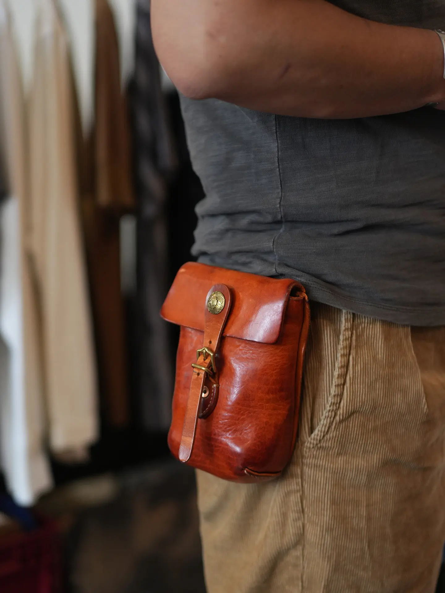 PNDME vintage handmade vegetable tanned cowhide men small pockets outdoor daily fashion designer genuine leather phone belt bag