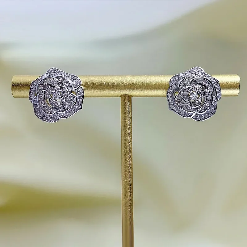 جديد فاخر 925 فضة زهرة شكل عالية الكربون الماس وأقراط للنساء الزفاف غرامة المجوهرات بالجملة