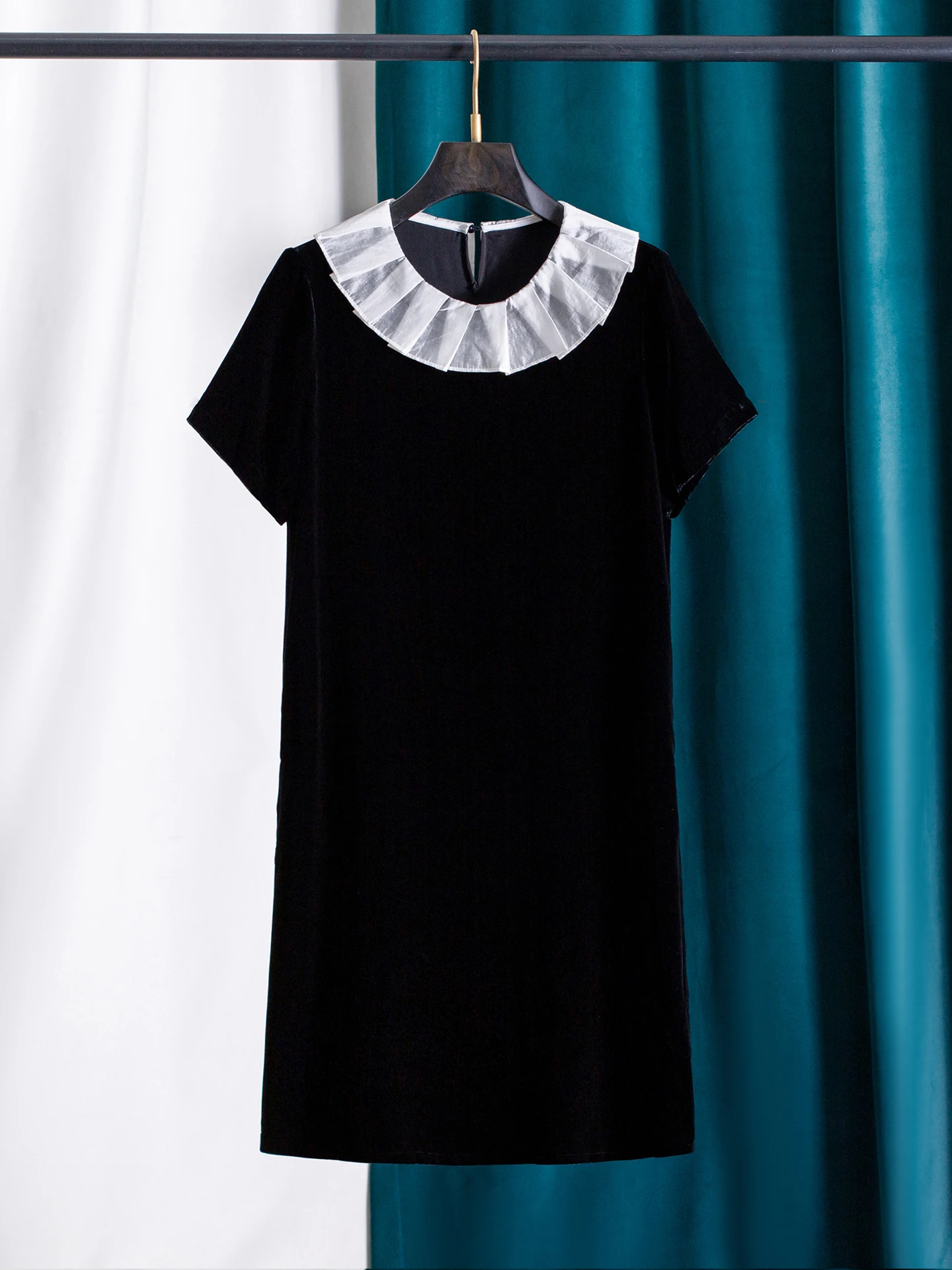 

Black Silk Velvet Doll Collar Color Block Straight Tube Dress Women's Short Sleeve Soft Skin-friendly Breathable Daily Commut...
