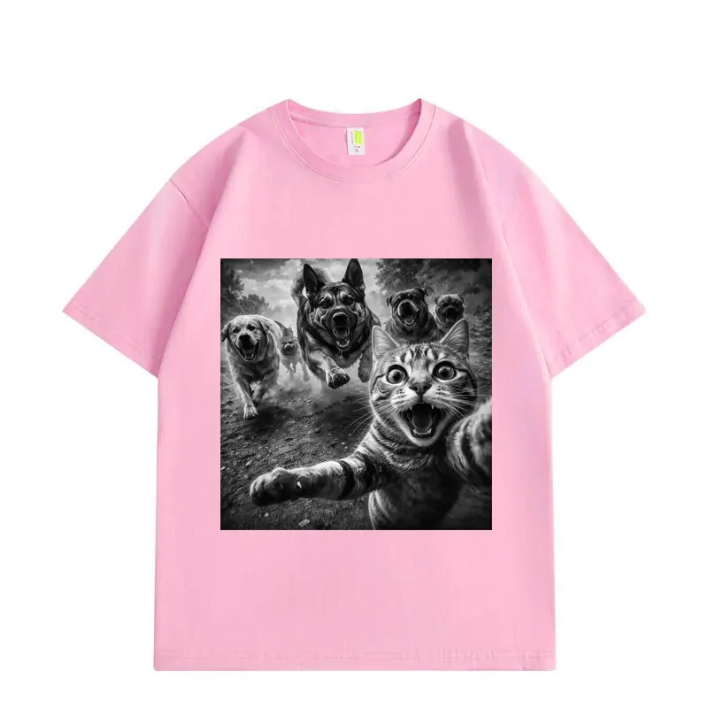 Funny Dog Chase Cat Meme Graphic T Shirts Men Wmen Fashion Vintage Short Sleeve T-shirt Summer Cotton T-shirts Streetwear