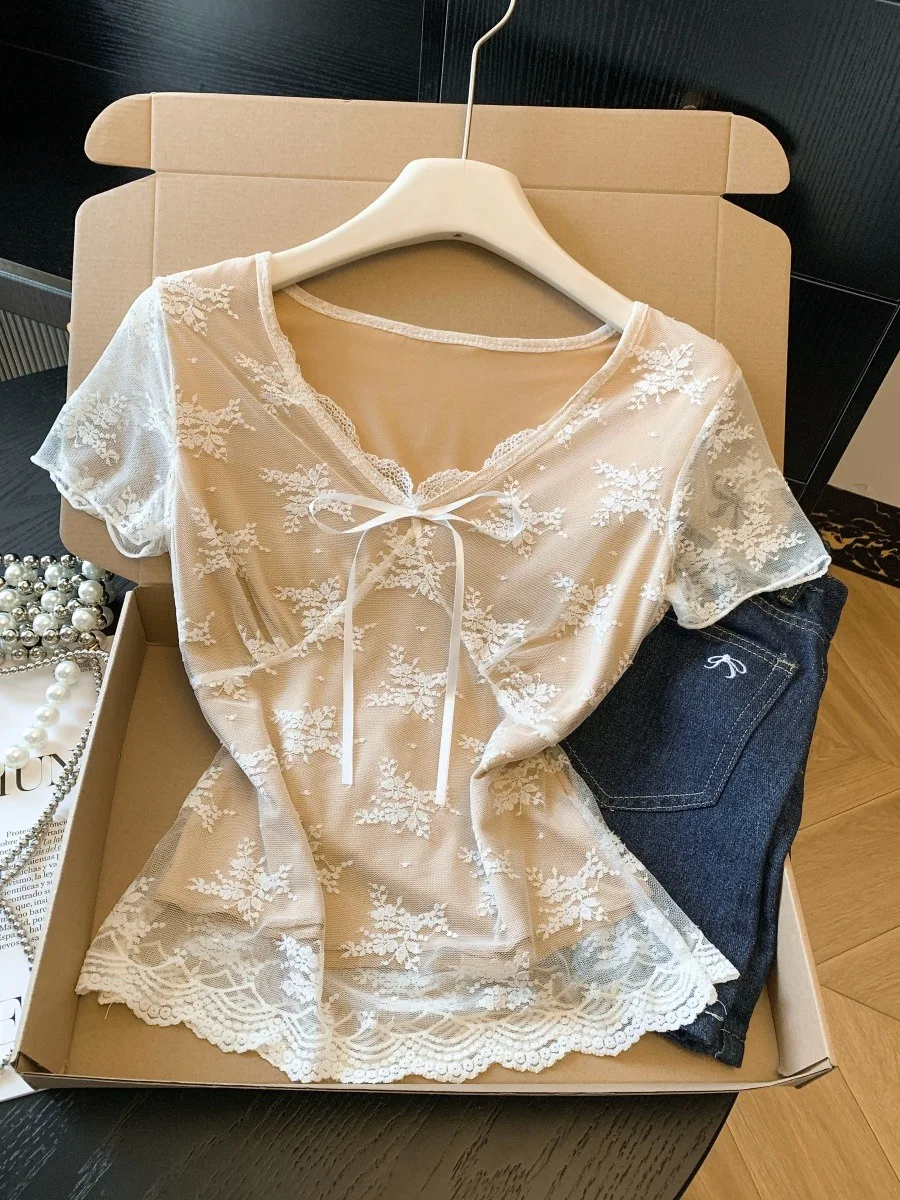 

Pure Desire Sexy V-neck Hooked Lace Shirt Women Summer Unique Short Sleeve Waist-cinching Beautiful Lace Top Korean Style
