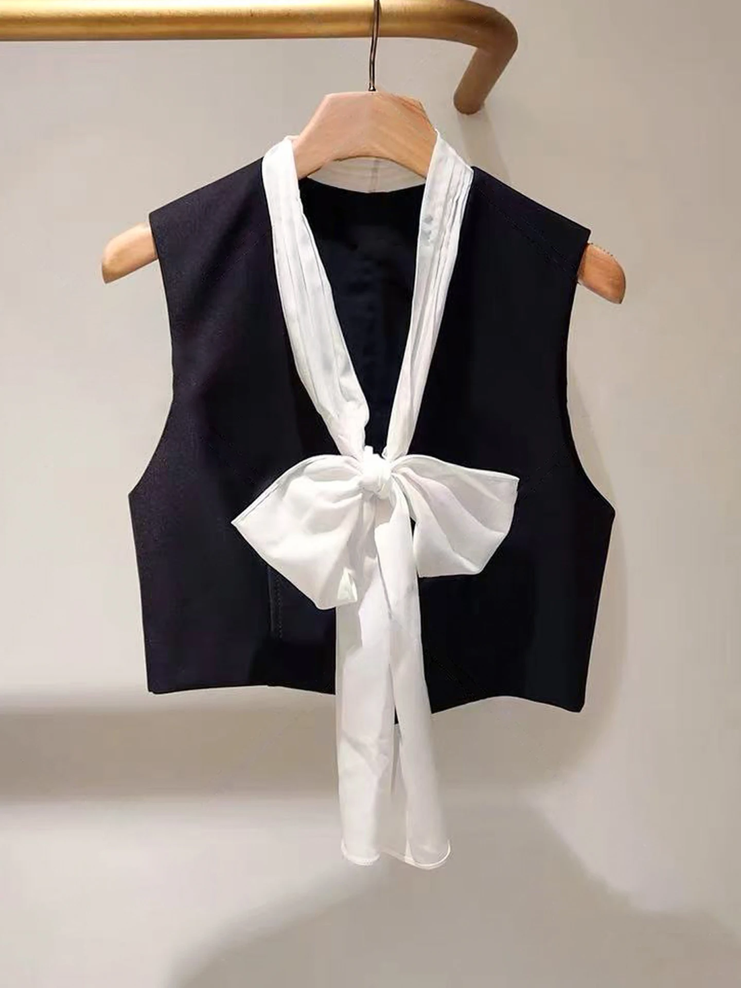 S Home South Oil High End Women's Faion 2025 Autumn Hepburn Sle V Ne Vest Top with Bow Tie Splice Commute Sle ort